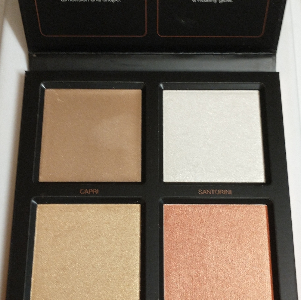 HudaBeauty 3D Highligher Palette